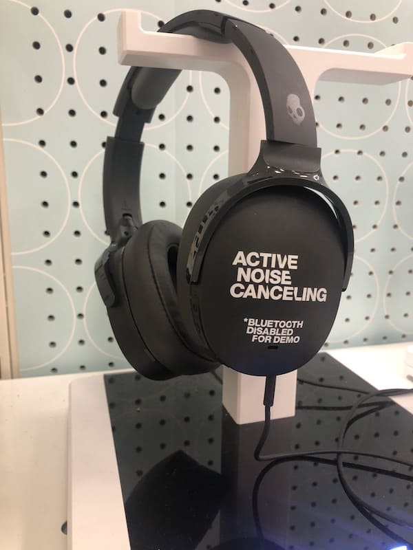 Skull Candy noise cancelling headphones